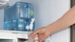 Botella de agua redonda de 1 galón y garrafón dispensador para refrigerador de 2 galones con llave New Wave Enviro libre