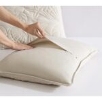 Juego de edredon Caribbean Joe Beatrice Home Fashions SOLQTSKGSND 3 piezas King diseno costero concha marina color arena