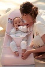 BabyBjörn Bouncer Balance Soft, tejido/jersey, rosa claro/gris | Asiento gorila ajustable 2 en 1 y silla para niños pequ
