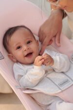 BabyBjörn Bouncer Balance Soft, tejido/jersey, rosa claro/gris | Asiento gorila ajustable 2 en 1 y silla para niños pequ