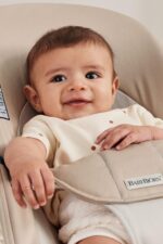 BabyBjörn Bouncer Balance Soft, caqui/beige, tejido | Asiento gorila ajustable 2 en 1 para bebé y silla para niños peque