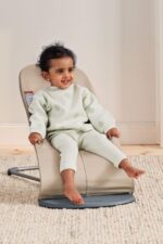 BabyBjörn Bouncer Balance Soft, caqui/beige, tejido | Asiento gorila ajustable 2 en 1 para bebé y silla para niños peque