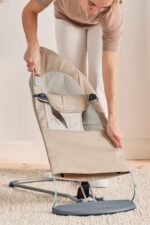 BabyBjörn Bouncer Balance Soft, caqui/beige, tejido | Asiento gorila ajustable 2 en 1 para bebé y silla para niños peque