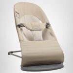 BabyBjörn Bouncer Balance Soft, caqui/beige, tejido | Asiento gorila ajustable 2 en 1 para bebé y silla para niños peque