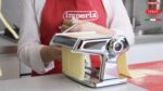 Imperia Titania Pasta Maker - La máquina está 100% fabricada en Italia, construcción de acero resistente, rodillo manual