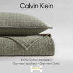 Colcha jacquard de algodon Calvin Klein Revman International USHSFD1280210 tamano Queen color verde vetiver lavado decor