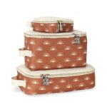 Itzy Ritzy Boss Plus + Juego de 3 cubos de embalaje, coñac