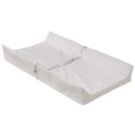 Mesa cambiadora infantil Delta Children con almohadilla, cereza espresso y almohadilla cambiadora contorneada de espuma