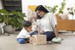 Lovevery | Kit de Juego The Babbler, Kit de Juego de Cumpleaños, Juguete Montessori para Niños Pequeños, 8 Productos de