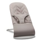 BabyBjörn Bouncer Bliss, gris arena, tejido, edredón de pétalos | Asiento gorila ajustable 2 en 1 para bebé y silla para