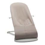 BabyBjörn Bouncer Bliss, gris arena, tejido, edredón de pétalos | Asiento gorila ajustable 2 en 1 para bebé y silla para