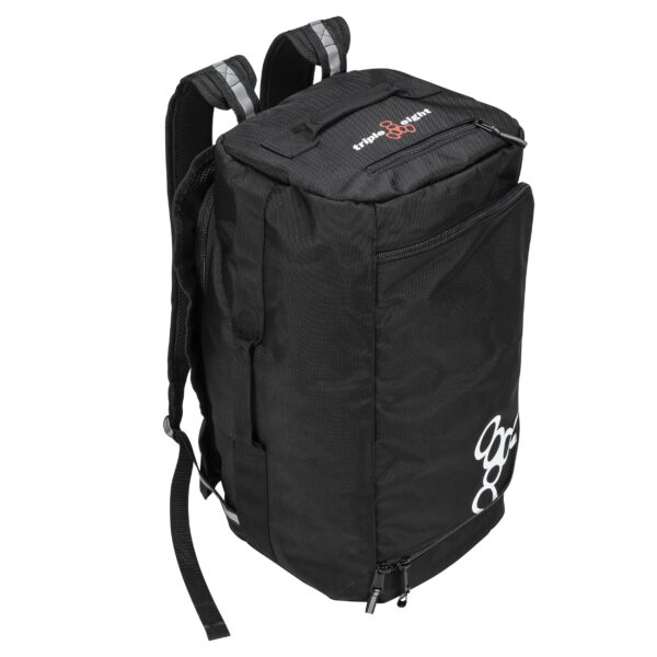 Mochila deportiva Triple Eight GEAR40 modelo 0199 40L color negro para patinaje y equipo de protección
