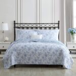 Laura Ashley Home - Juego de edredón tamaño King con fundas a juego, funda Mila Euro, paquete de ropa de cama floral par
