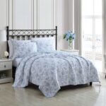 Laura Ashley Home - Juego de edredón tamaño King con fundas a juego, funda Mila Euro, paquete de ropa de cama floral par