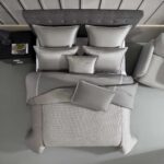 Riverbrook Home Kendall 90743 juego de edredon King plata gris 8 piezas