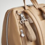 Itzy Ritzy Eras - Mochila para pañales de gran capacidad con diseño elegante, 15 bolsillos, cambiador, correas para carr
