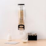 Dispensador de cereales plástico montado en pared Restaurantware RWT1663B 5 galones negro autoservicio alimentos secos