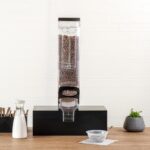 Dispensador de cereal y dulces plástico negro 5 galones Restaurantware RWT1666B con soporte 3 niveles para buffet y hote
