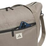 Bolso tote unisex adidas KVI26 First Tee color beige masilla talla unitalla