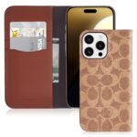 Funda tipo portafolios de tela Coach Signature para iPhone 16 Pro Max - Funda de teléfono de diseñador - Marrón Signatur