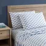 Juego de ropa de cama individual Nautica Woodblock Fish Blue sábanas manta falda funda almohada y toallas azul marino