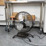 Ventilador industrial de pared Restaurantware Wind Blade RWT1742B 20 pulgadas 4650 CFM motor 3 velocidades con kit de ne