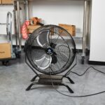 Ventilador industrial de pared Restaurantware Wind Blade RWT1742B 20 pulgadas 4650 CFM motor 3 velocidades con kit de ne