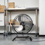 Ventilador industrial de pared Restaurantware Wind Blade RWT1742B 20 pulgadas 4650 CFM motor 3 velocidades con kit de ne