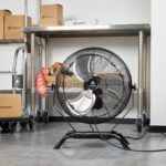 Ventilador industrial de pared Restaurantware Wind Blade RWT1742B 20 pulgadas 4650 CFM motor 3 velocidades con kit de ne