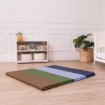 ECR4Kids SoftZone - Tapete de actividades de 4 secciones con diseño de arco iris, tapete de juego plegable, color tierra
