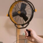 Ventilador de Garaje Mule 52035-01 de 18 Pulgadas, 3 Velocidades, con Control Remoto – Negro y Amarillo