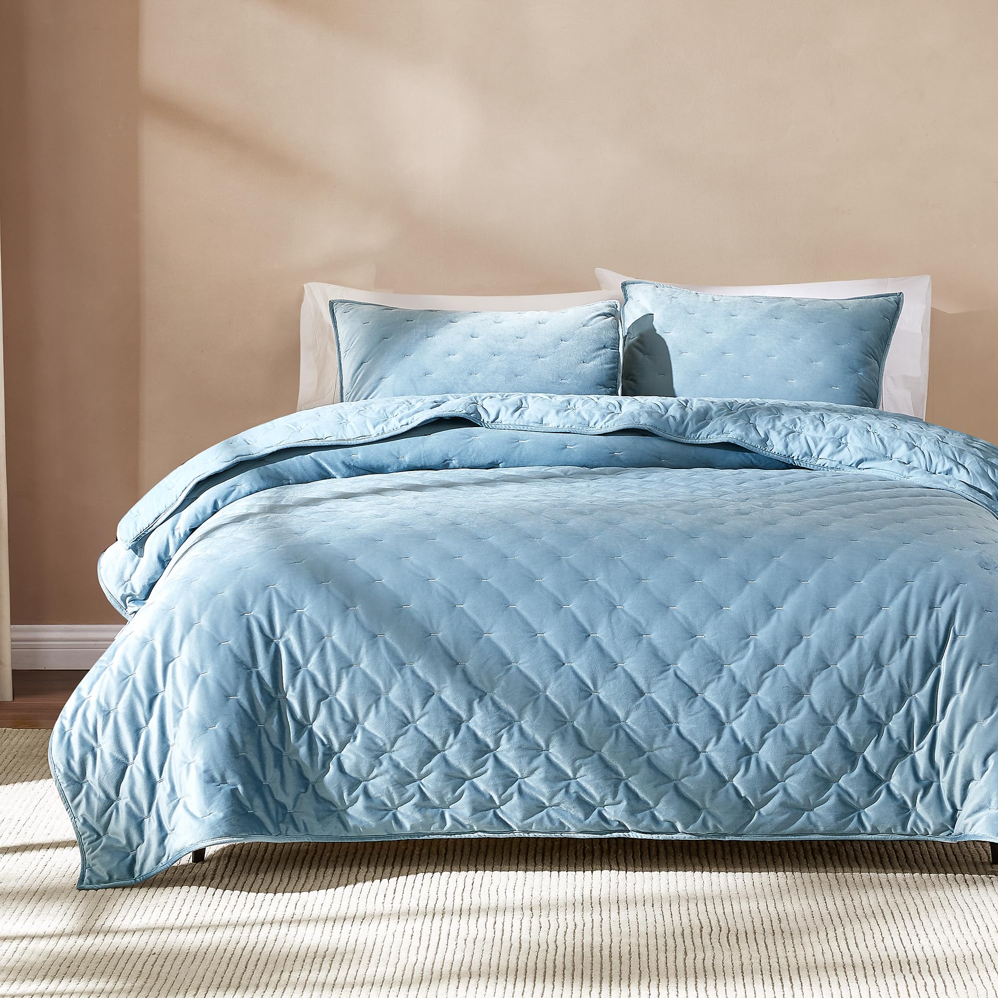 Version 1.0.0 Juego de Edredón King California King Lush Decor Triangle Home Fashions 194938074032 3 piezas terciopelo bordado diseño