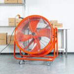 Ventilador Industrial Portátil Restaurantware Wind Blade RWT1896R 32 pulgadas motor 3/4 HP 9286 CFM acero rojo