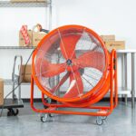 Ventilador Industrial Portátil Restaurantware Wind Blade RWT1896R 32 pulgadas motor 3/4 HP 9286 CFM acero rojo
