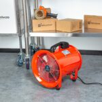 Ventilador industrial portátil Restaurantware Wind Blade RWT1894R motor 1/2 HP 1960 CFM acero rojo silencioso