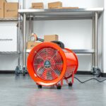 Ventilador industrial portátil Restaurantware Wind Blade RWT1894R motor 1/2 HP 1960 CFM acero rojo silencioso