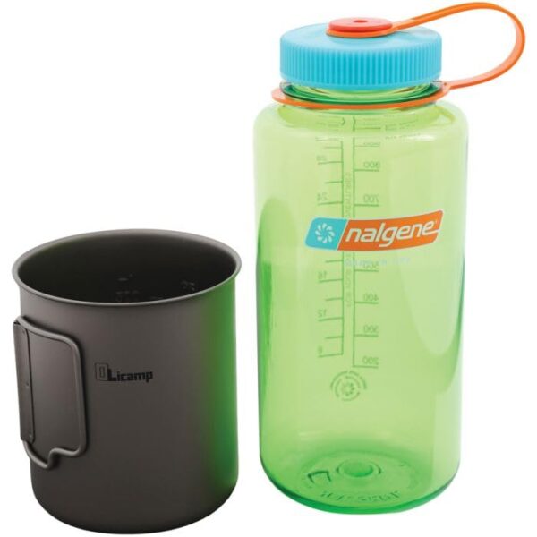 Kit Botella de Agua Nalgene Sustain Tritan 32 oz y Taza de Titanio Olicamp Space Saver Boca Ancha Libre de BPA Color Per