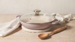 Cacerola estofadora redonda de hierro fundido esmaltado con tapa de vidrio Le Creuset 27180026423071 capacidad 2.1 litro