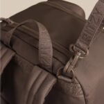 Itzy Ritzy Mochila para Pañales Utilitaria – Cuenta con 17 Bolsillos (Incluyendo 2 Portabotellas Aislados) y Manga para