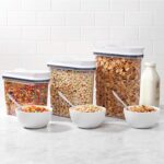 Dispensador de cereales OXO International Ltd. 11114100 Good Grips POP 4.5 cuartos de galón blanco hermético paquete de