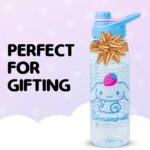 Silver Buffalo Sanrio Hello Kitty and Friends Cinnamoroll con Fresa Botella de Agua con Tapa de Rosca, 28 Onzas (Paquete