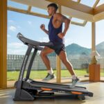 Cinta de Correr Plegable THERUN X-T420 Inclinación Automática 0 a 15 Porciento Motor 3.5HP Capacidad 136kg Cinturón 17 P