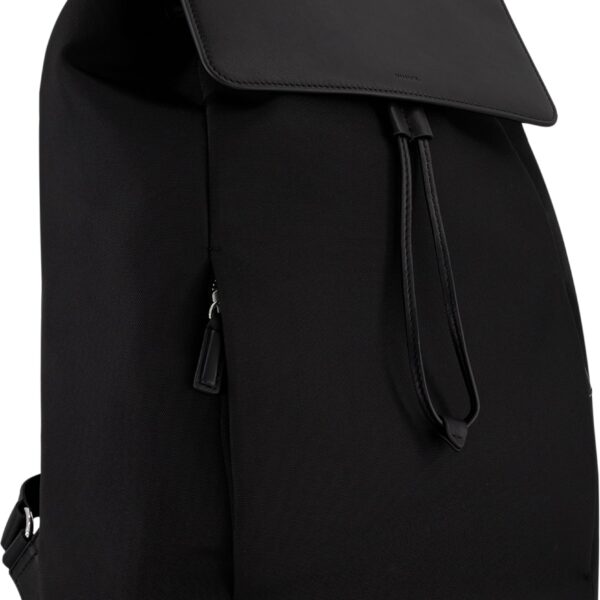 Vince Mochila de nailon con solapa Drayton para mujer, accesorio elegante y versátil para todos los días y viajes