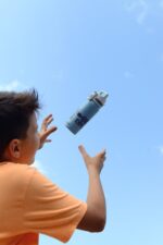 Botella de agua para niños SIGG WMB ONE Brave Eagle 9002.4 de aluminio azul claro 20 oz sin BPA hermética ligera