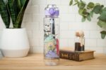 Botella de agua de plástico El Extraño Mundo de Jack Silver Buffalo NB1776MP con tapa de bloqueo correa popote 976 ml 33
