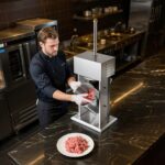 VEVOR Embutidora Eléctrica de Salchichas, 22 LBS / 10 L Embutidora Vertical de Carne, Control de Velocidad Sin Escalones