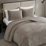 Juego de edredón King terciopelo aplastado marrón Vera Wang Revman International A0005943 3 piezas con fundas de almohad