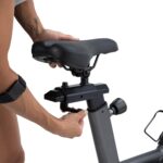 Bicicleta Estatica NordicTrack T Serie 9 NTEX50725CW 16 Niveles de Resistencia Digital Pedales SPD Pantalla LCD Compatib