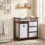 GarveeHome Moderna mesa cambiadora para bebé con cesta de lavandería y 3 cajones, cómoda de madera maciza para cuarto de