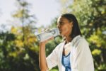 Botella de vidrio con filtro de agua LifeStraw Go LGV4G8ASWW vidrio soplado a mano con funda de silicona 20 onzas color